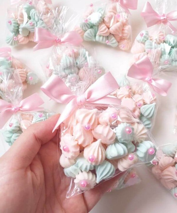 what-to-put-in-baby-shower-gift-bags-for-guests-27-awesome-ideas