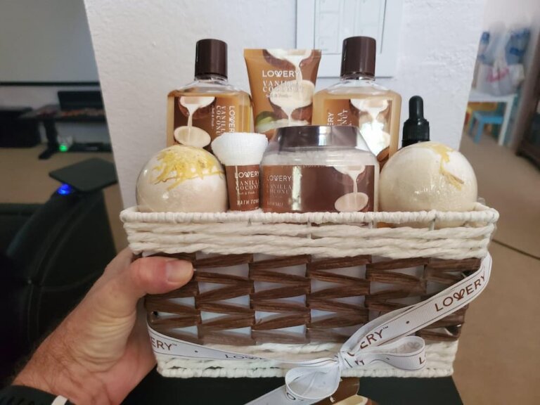 16 Best Baby Shower Hostess Gifts for Multiple Hostesses